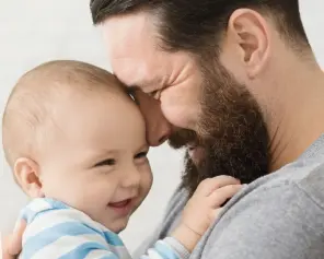 Un père et son enfant