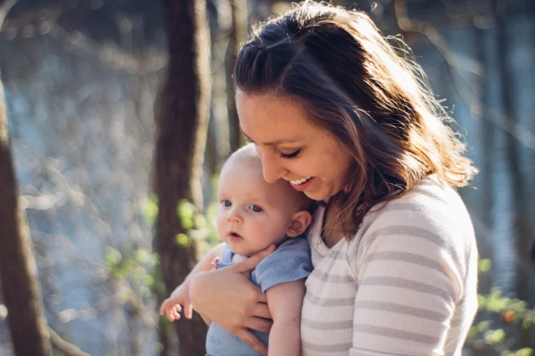 bébé et sa mère