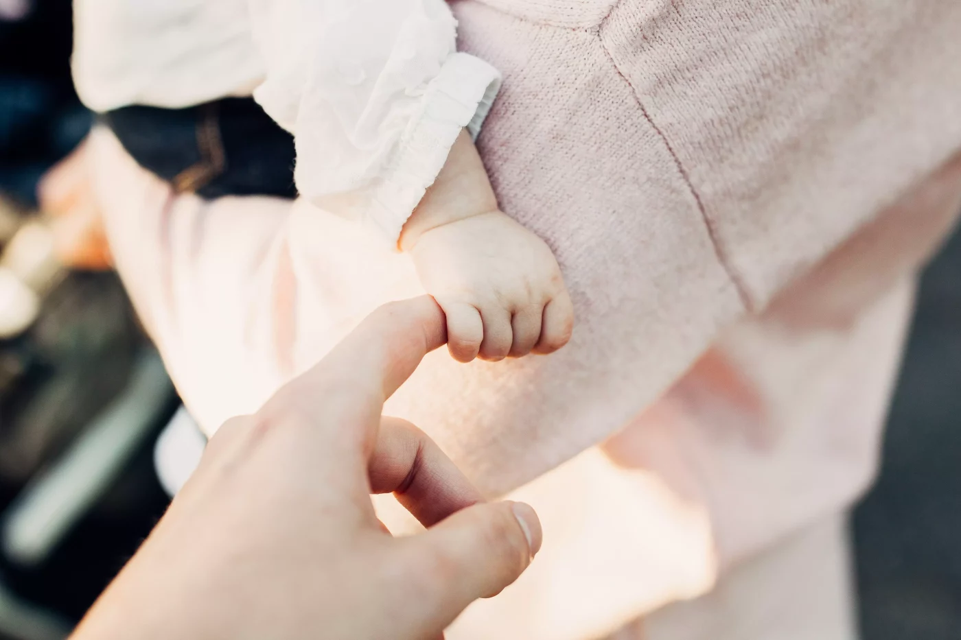 main bébé