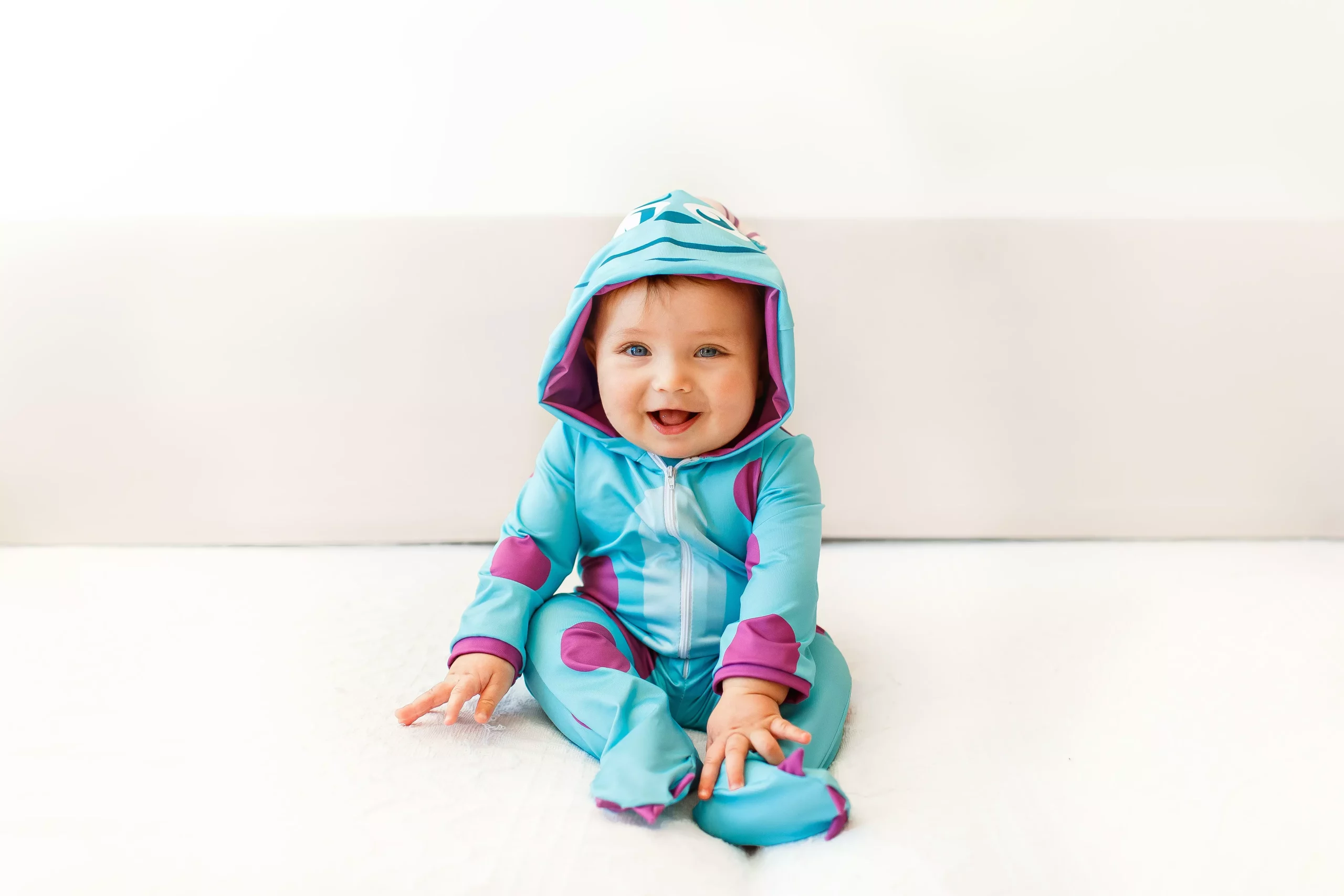 À quel âge un bébé tient assis