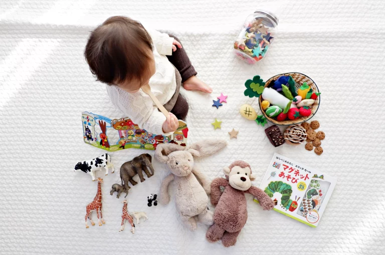 bébé et jouets d'éveil