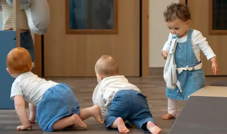 bébé en crèche lpcr