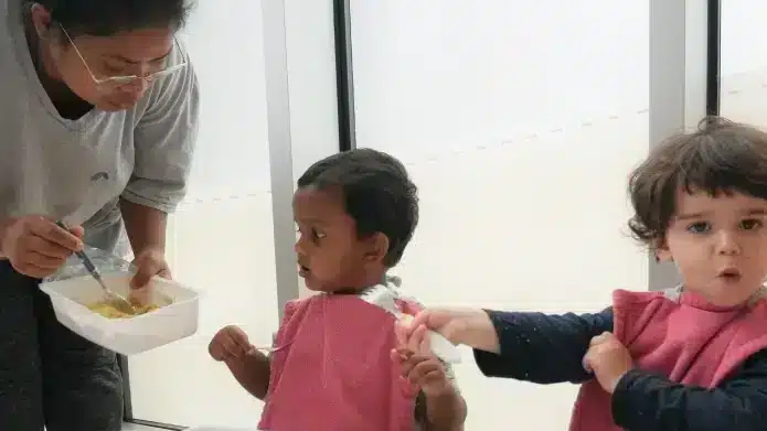repas des enfants en crèche
